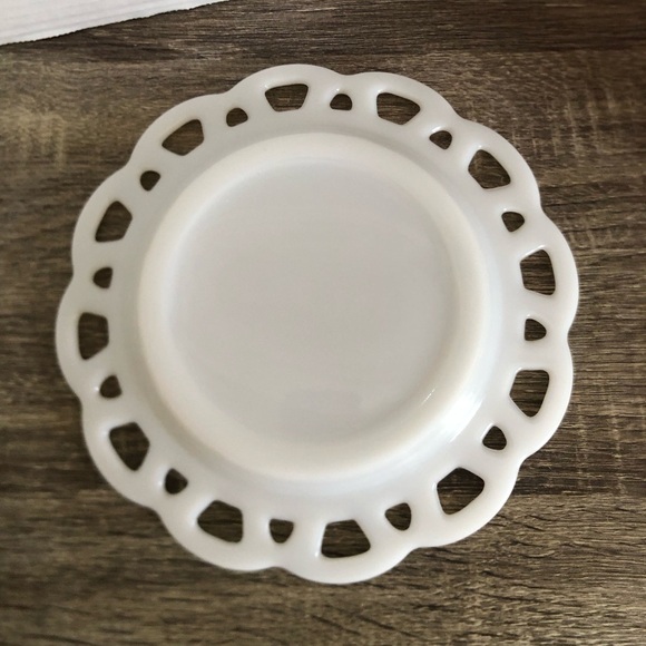 Vtg Hazel Atlas Milk Glass Plate with Lace Edge - Picture 5 of 10